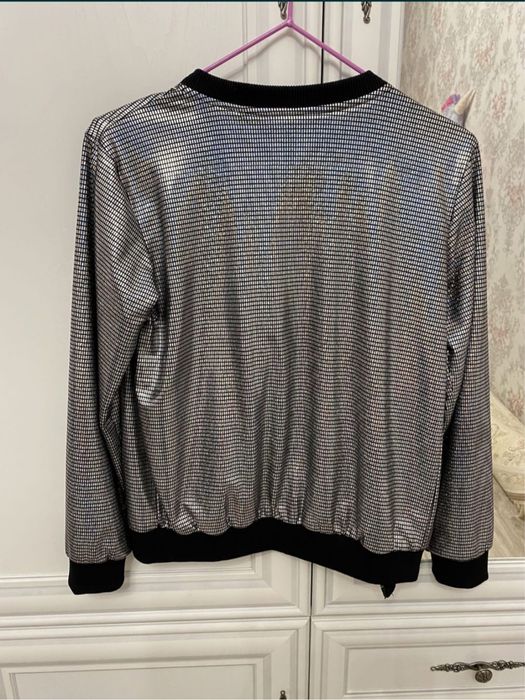 Продам нарядную ветровку