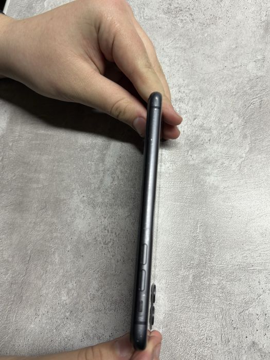 Продаю айфон 11 в идеале срочно