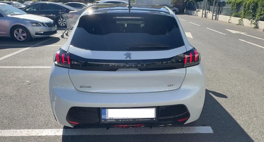 Peugeot 208 Vând Peugeot 208 1.2 L PureTech STT EAT8 GT Pack 130Cp
