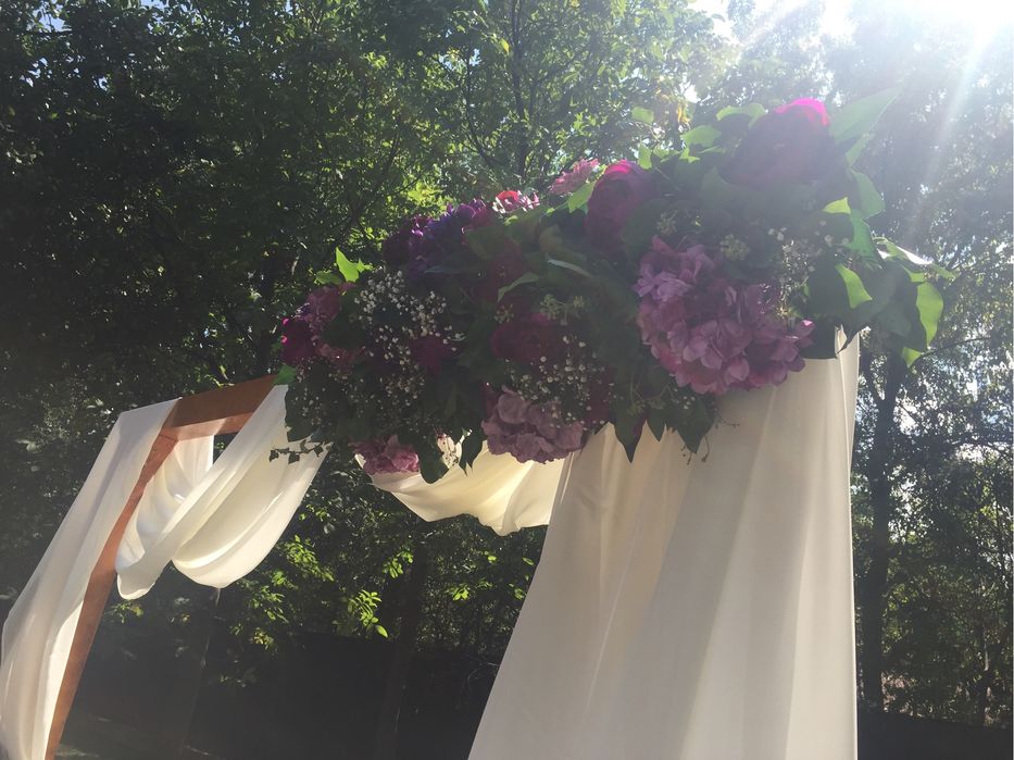 Арка под наем - дървен масив.