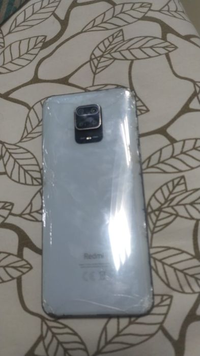 Xiaomi  redmi note 9s 64 требует ремонта дисплея и задней крышки