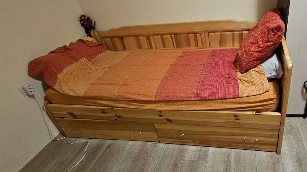 2 бр. легла от масив с матраци 90/200