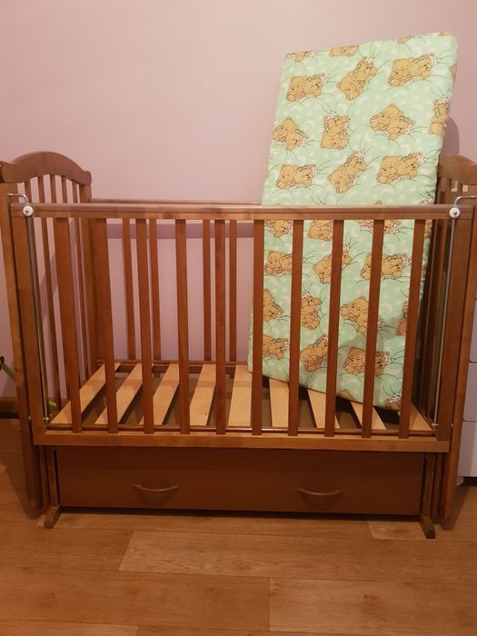 СРОЧНО ПРОДАМ Манеж от 0 до 4 лет с матрасом