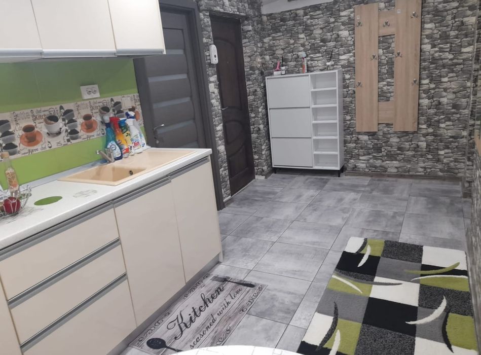 Vand apartament decomandat