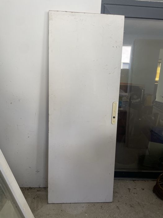 Uși făra toc vopsite