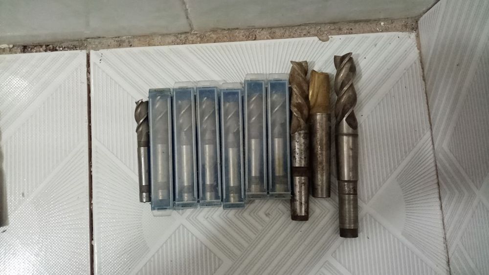 Фрезы  разные для фрезерных работ.