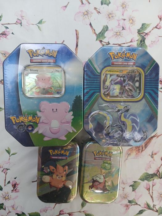 Lot cutii metalice Pokémon TCG + 2 Mini Tins – Blissey GO, Miraidon ex