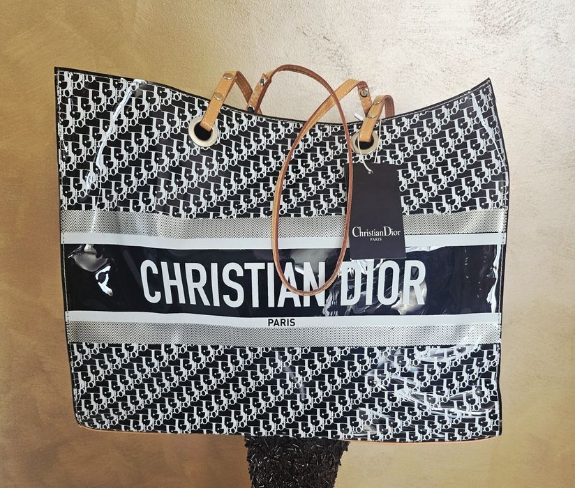 Плажна чанта в черно и бяло