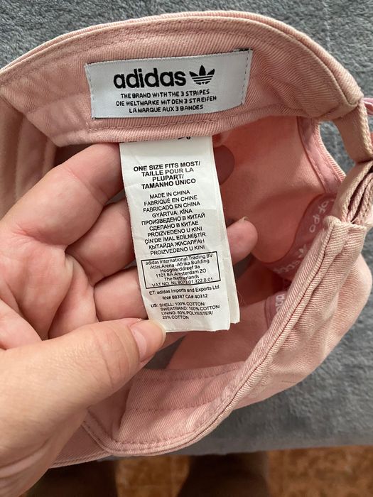 Оригинална шапка Адидас,за тинейджърка