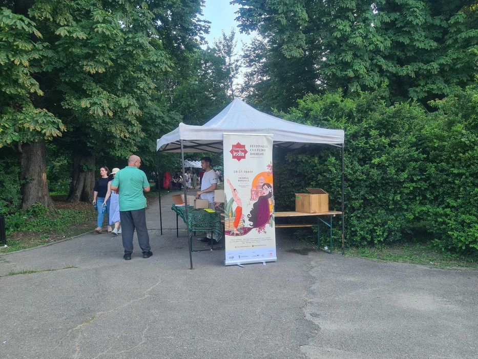 Inchiriem corturi tip Pavilion 3x3m / 2x2m inchiriez cort pliabil pentru targuri, evenimente in aer liber, inchiriat mese