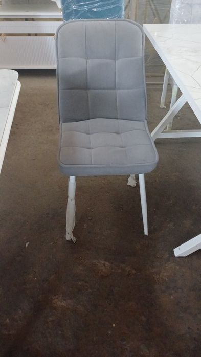 Продам новые стулья.