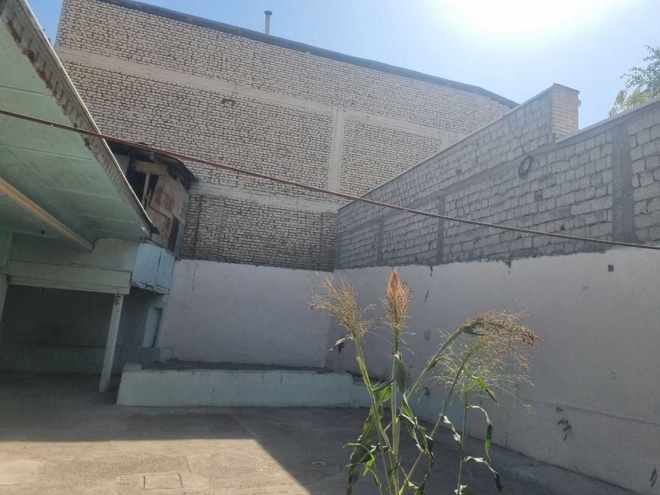 Камолон   Махали дом продажа без ремонт  хостел садик метро 100мт