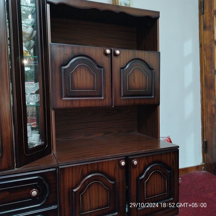 Горка (сервант) для зала