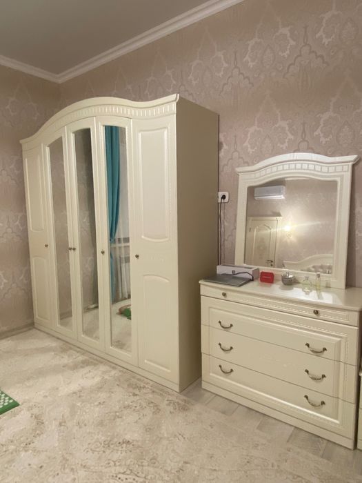 Спальный гарнитур белый жемчуг