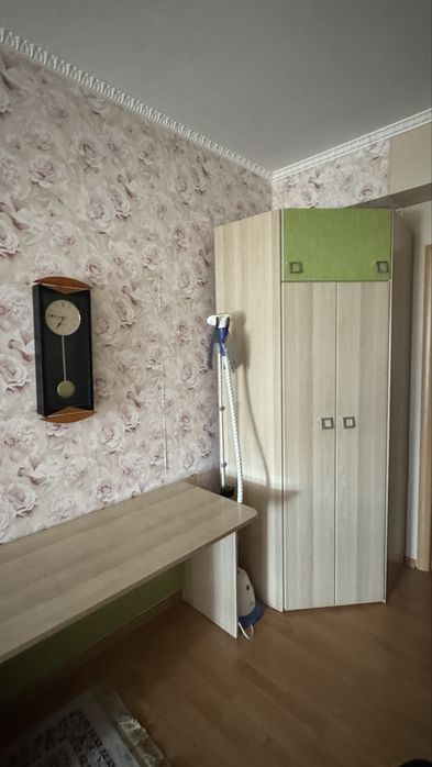 Шкаф и стол в спальню