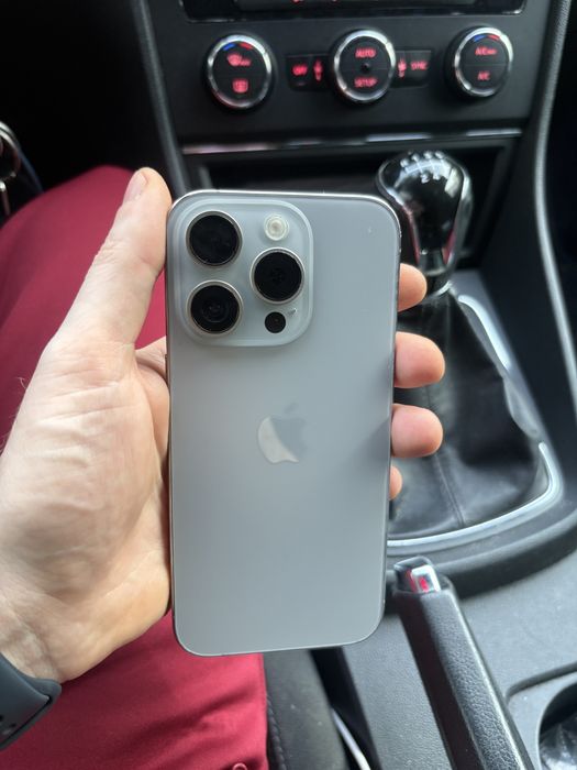 Iphone 15 pro cu sanatatea baterie 96%