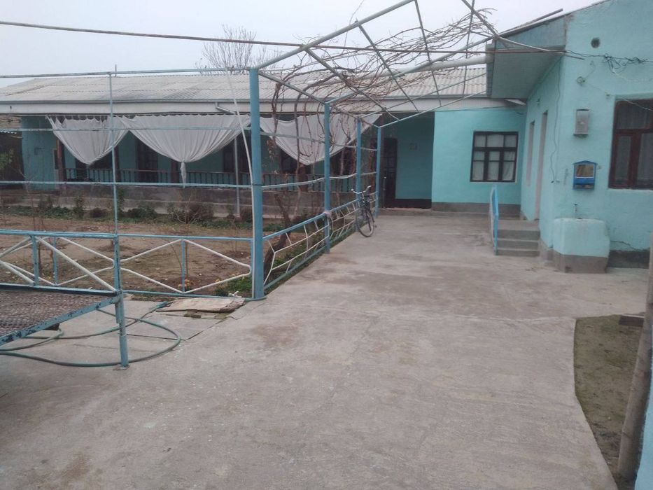 Xovli uy hsaxarda xama sharoyitlari bor yangi remontan chiqan