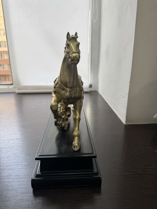 Продаётся статуэтка лошади