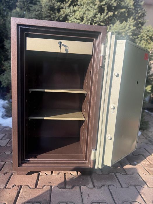 Сейф diplomat 1.09м