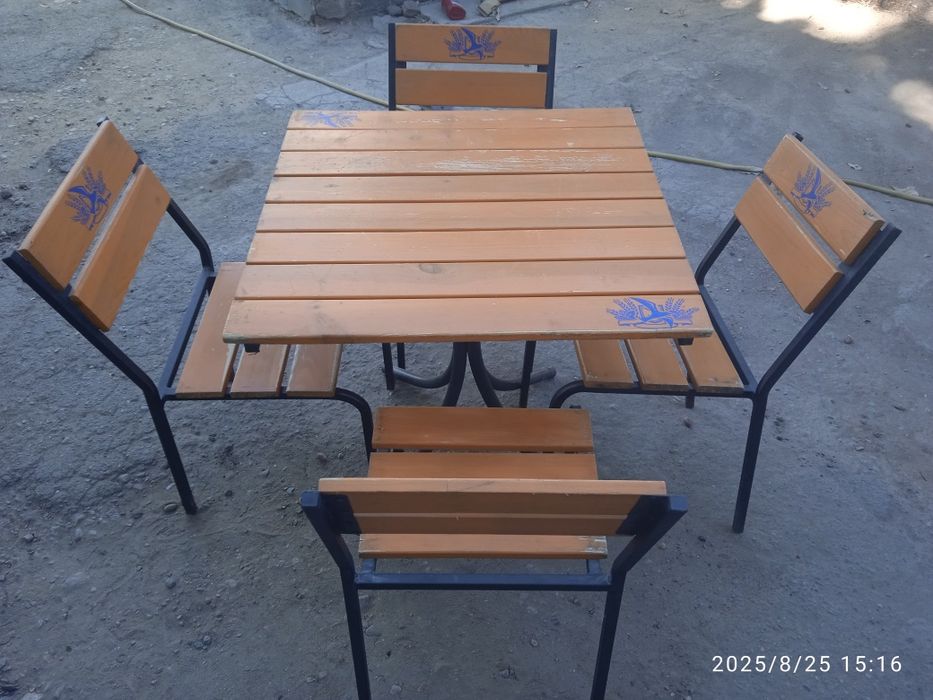 Продам стол стульями