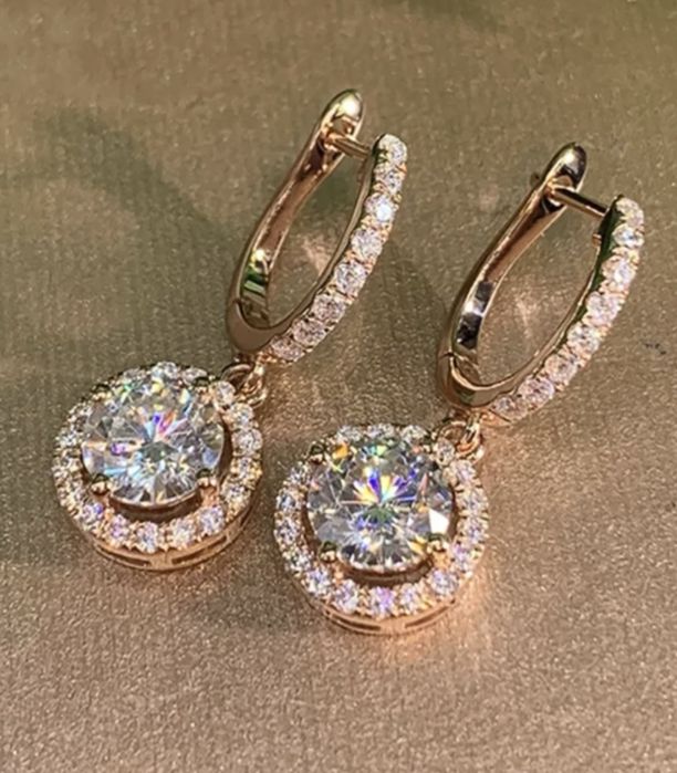 Нови дамски обеци , часовник , гривни и колие