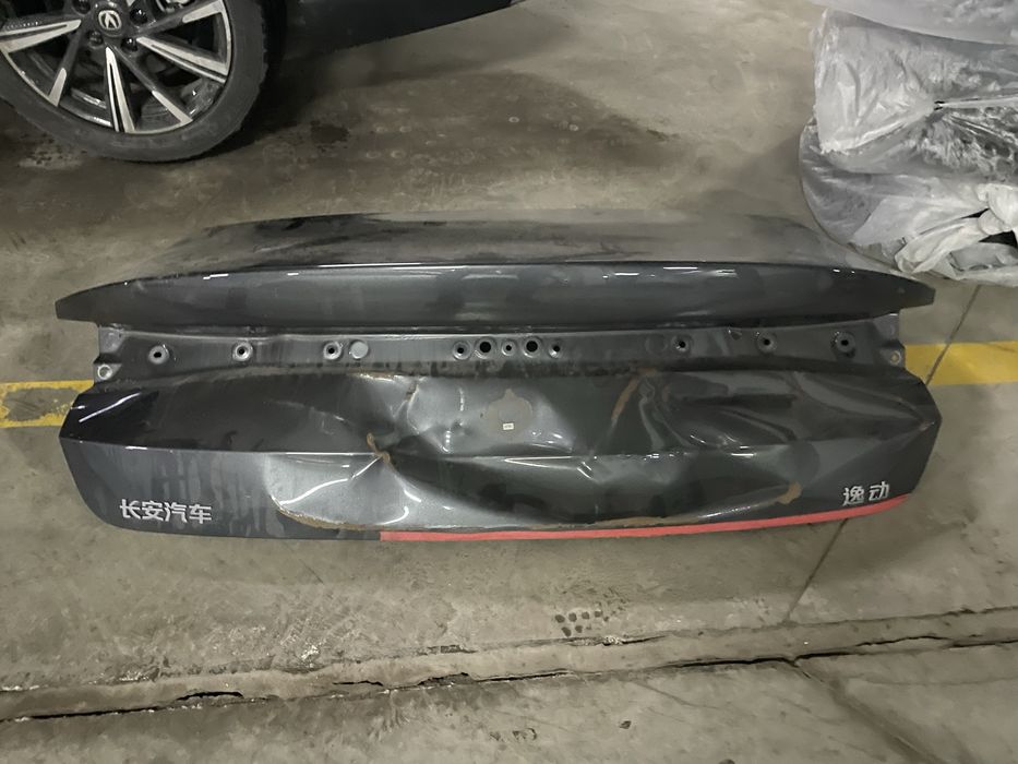 Продам крышка багажника changan eado
