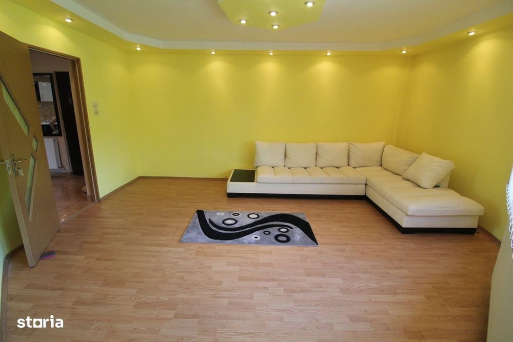 Vând apartament 2 camere în Hunedoara, zona Micro5-Bd. Dacia, et. 3...