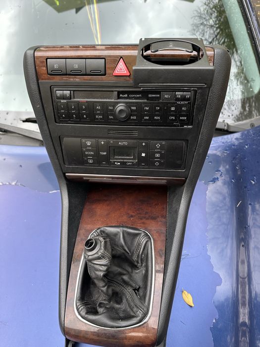 Cușcă 1din Audi A4 B5 radio concert