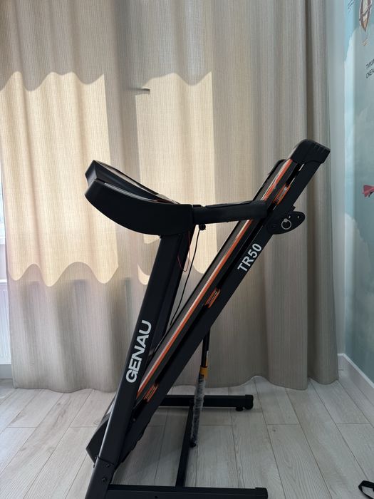 Продам беговую дорожку Genau TR50