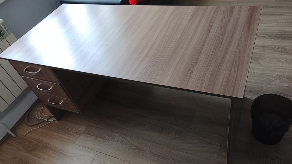 Продаются офисные кресла и столы