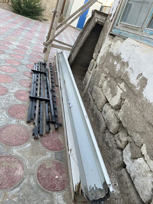 Желоб водосточный