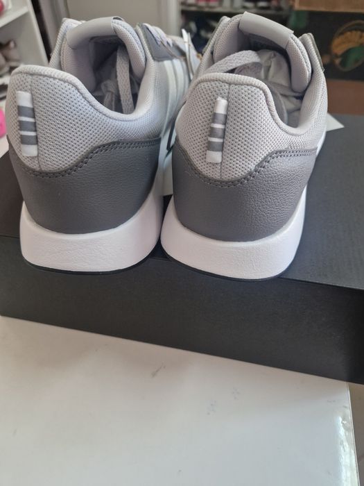 Vand Adidas nou la cutie nr 46