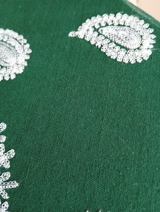 Покривка с бродерия