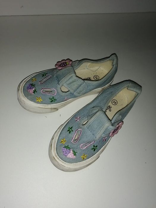 Продам детскую обувь