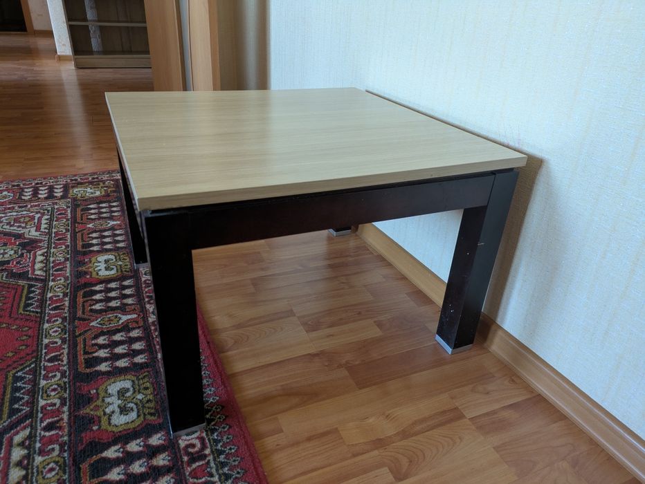 Продам столик 70х70
