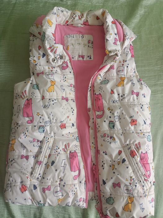 Продам куртки на девочку