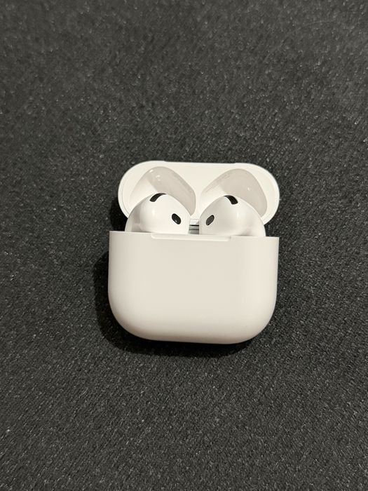 Наушники AirPods 4