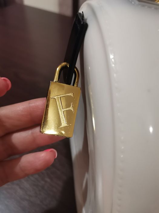 Чанта Furla еко лак бяла 60лв.