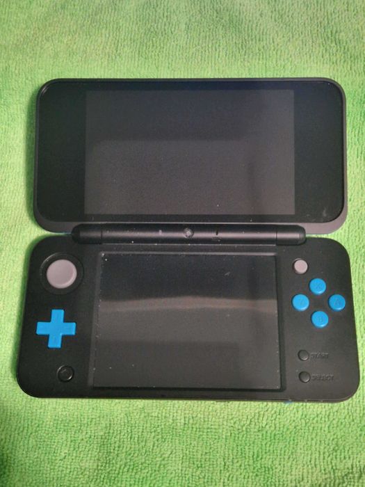 New Nintendo 2DS XL, modat 128gb, negru/albastru