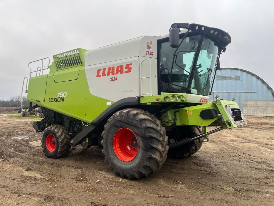 Vând combină Claas lexion 750