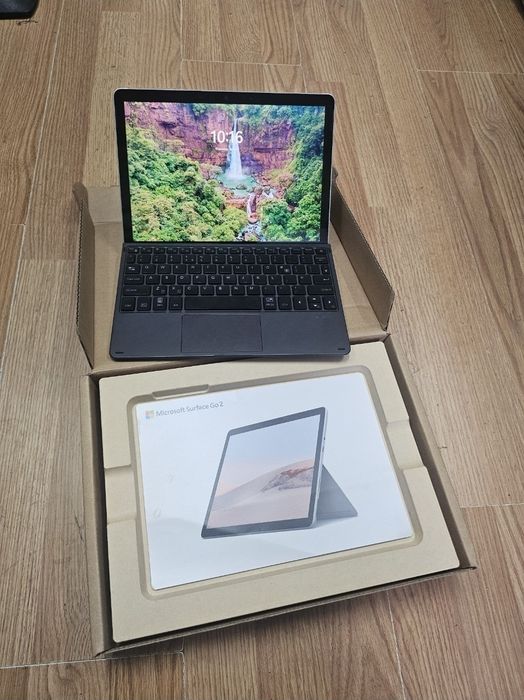 Vând tableta laptop Microsoft Surface ca nou