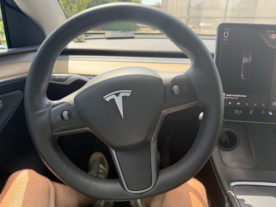 Tesla Y long range 4x4 putere 447cp  autonomie 490km