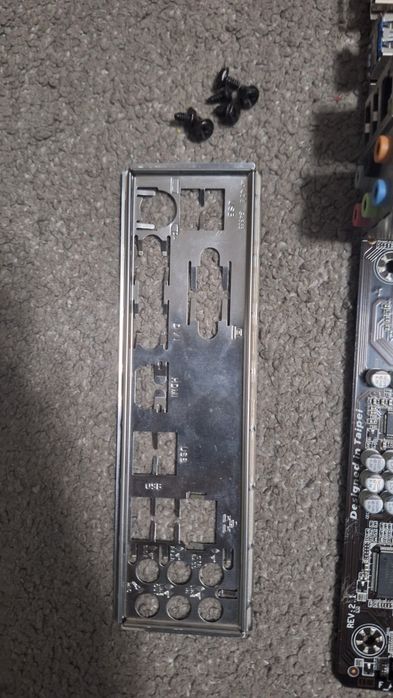 Placă de bază Gigabyte GA-B85-HD3 + backplate + cabluri Sata