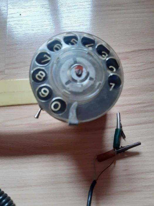 Телефон с шайба и крачета (тип крокодилчета) за захващане от АТЦ