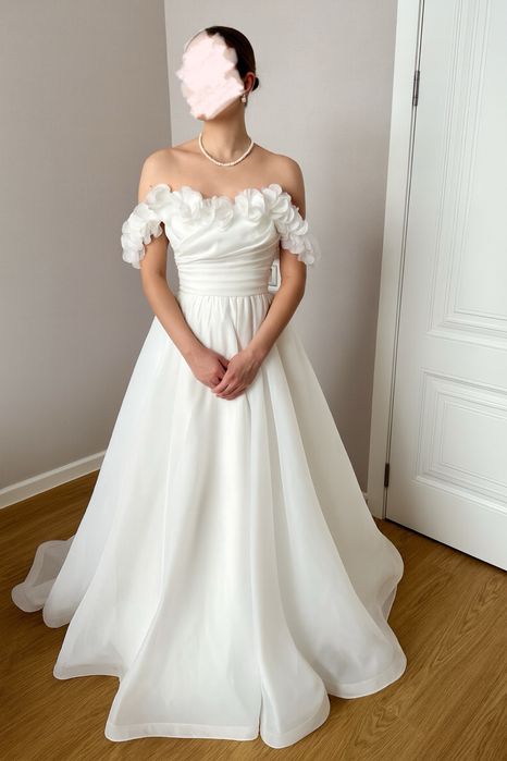 Свадебное платье с шарфом