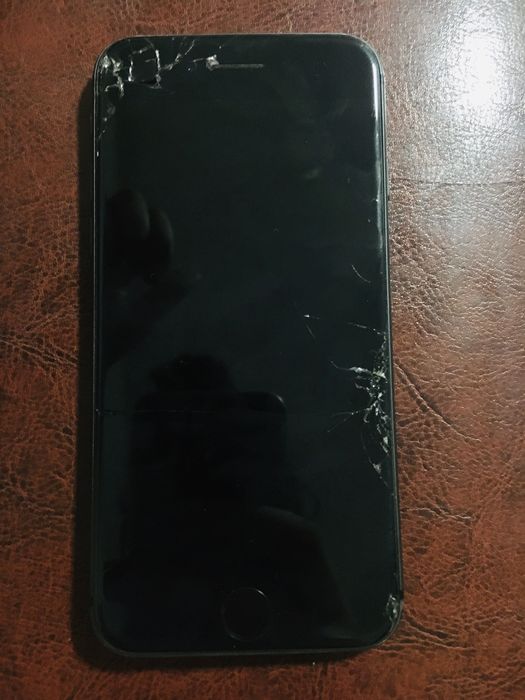 Vând sau schimb iPhone 8