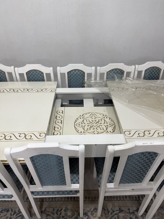 Стол с 20 стулами