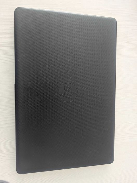 HP-15 Ryzen 5 Vega 8