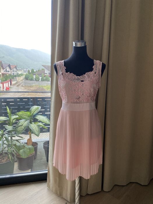 Rochie elegantă, model deosebit