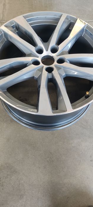 Vând jantă aliaj 19